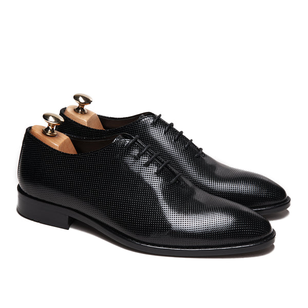 Classic Valencia Wholecut Dotted Glossy